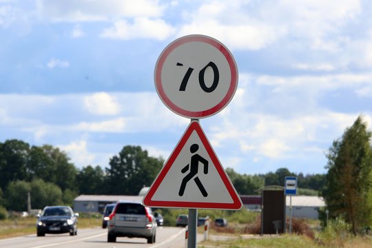 Neįprastas įvykis Panevėžio rajone – pavogta 30 kelio ženklų