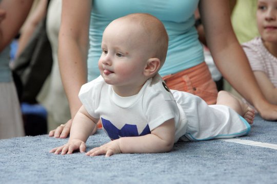 Džiugios naujienos tėvams: sostinėje planuojama steigti laikinosios priežiūros grupes kūdikiams