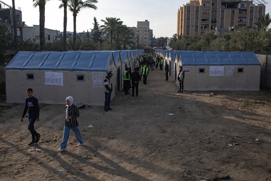 Pirmasis balsavimas nuo karo pradžios: palestiniečiai renka savivaldos atstovus