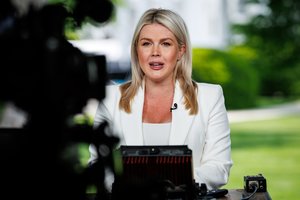 Karingoji D. Trumpo spaudos sekretorė išeina motinystės atostogų