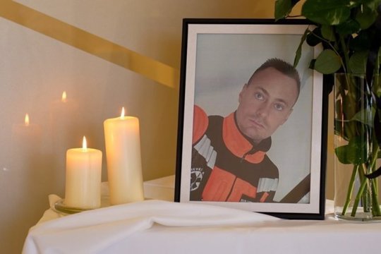 Išlydint nužudytą paramediką M. Sadauską giminaitė pratrūko: „Supūk tu pragare"