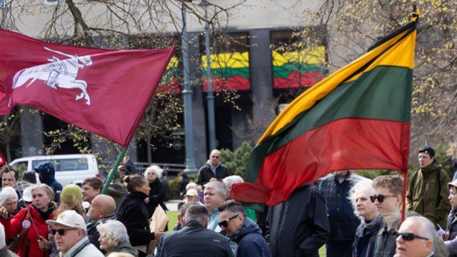 Protestas prie prezidentūros: susirinkusieji reikalauja sustabdyti Kapčiamiesčio poligono statybas