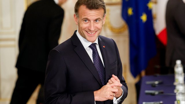 E. Macronas Atėnuose siunčia žinią Europai: metas atsibusti augant grėsmėms iš JAV, Kinijos ir Rusijos