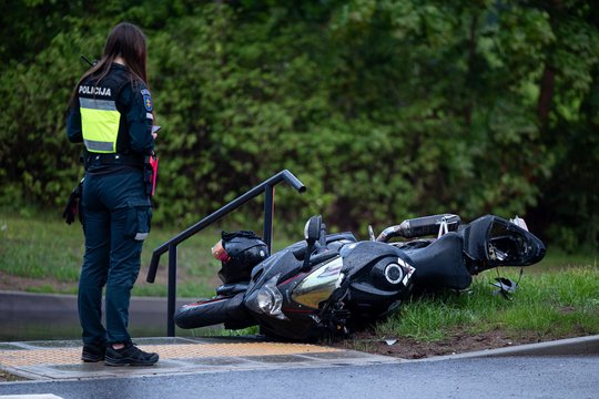 Tragiška baigtis – ligoninėje mirė per motociklo avariją susižalojęs JAV pilietis