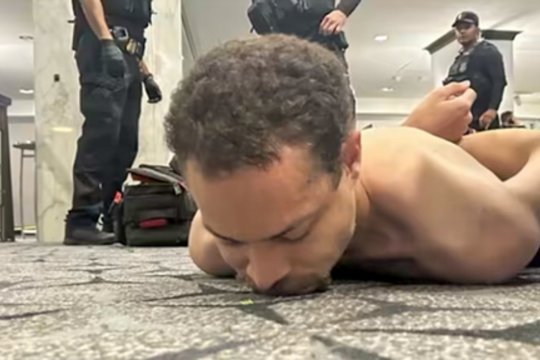 Baltųjų rūmų pokylyje – šūviai: evakuotas D. Trumpas kreipėsi į žmones, aiškėja naujos detalės apie šaulį