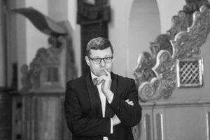 Mirė chorvedys Romualdas Gražinis, dirigentės Mirgos Gražinytės-Tylos tėvas