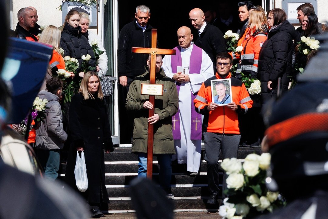 Panevėžyje atsisveikinama su paramediku M. Sadausku: į paskutinę kelionę palydi artimieji ir bendruomenė