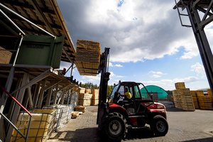 Juodas pirmadienis kelių įmonių darbuotojams – dalis jų neteks darbo