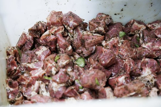 Mėsos prekeivių įžūlumas stulbina: priskaičiavo milžiniškas sumas nesumokėtų mokesčių ir baudų