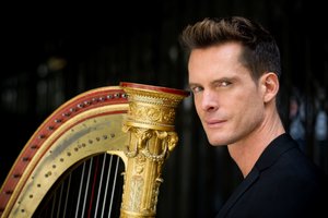 Ketvirtadienį – ypatingas LVSO koncertas su pasauline arfos žvaigžde X. de Maistre ir žymiu pianistu Z. Ibelhauptu