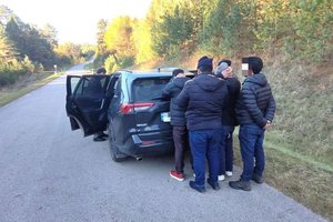 Trims mėnesiams suimtas moldavas, iš Latvijos gabenęs šešis neteisėtus migrantus
