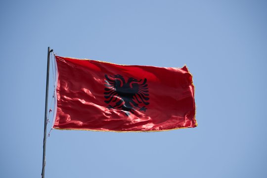 Albanijoje prasidėjo korupcija kaltinamo buvusio prezidento teismas