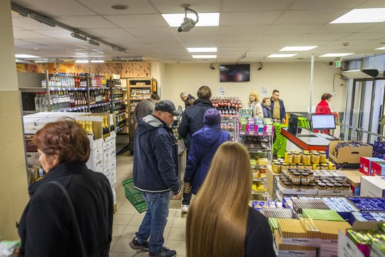 B. Vėsaitė, V. Ąžuolas, V. Janulevičius, A. Izgorodinas: ar slenkame į deficito laikus?
