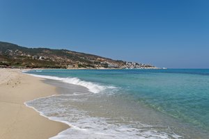 Turistų bangai besiruošiančioje Graikijoje – nauji ribojimai paplūdimiuose