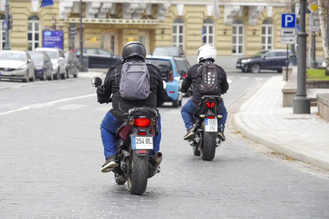 Kelias dienas dar teks pakentėti: vėjas neskubės rimti