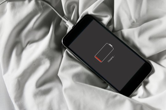 Telefono baterija sensta greičiau nei manote: atskleidė, ką darote ne taip