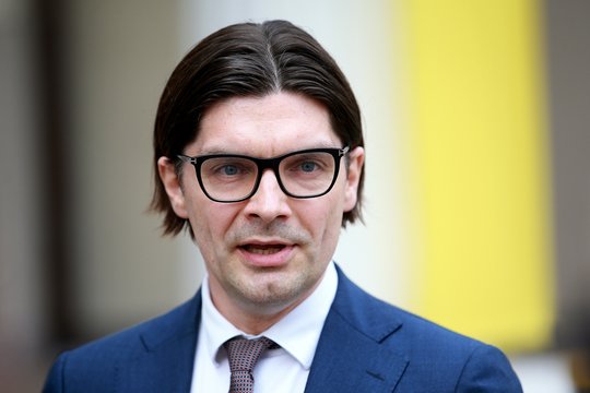 G. Nausėdos patarėjas: prezidentas pasigenda politinės valios dėl telefonų tvarkos mokyklose