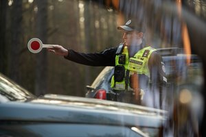 Latvijoje įkliuvusiam lietuviui gresia nejuokinga bausmė, gynėjai beda į įtartinas aplinkybes: „Su žmogumi elgiasi, kaip nori“