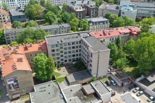 Rekordinis aukcionas sostinėje: dėl penkių aukštų pastato Naujamiestyje varžėsi net 7 dalyviai