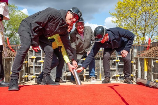 Kaune simboliniu kapsulės įkasimu pažymėtos Brastos tilto statybos