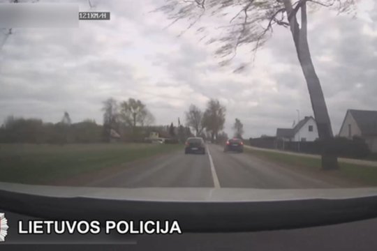 Paviešinta vaizdo medžiaga: girtą vairuotoją Klaipėdos pareigūnai persekiojo 60 km