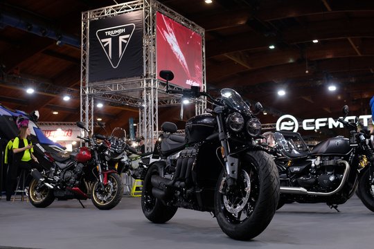 „Outdoor Riga 2026“ motociklų paroda: naujausi modeliai didžiausioje parodoje Baltijos šalyse