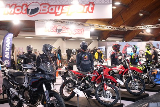 „Outdoor Riga 2026“ motociklų paroda: naujausi modeliai didžiausioje parodoje Baltijos šalyse