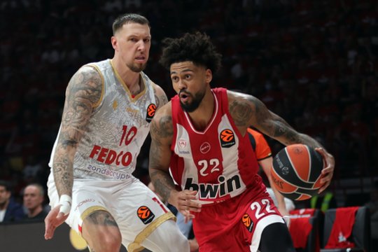 „Olympiakos“ ketvirtfinalio seriją pradėjo triuškinančia pergale