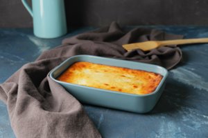 Lengvas varškės apkepas su ypatingu ingredientu: įprastas naminis desertas virs maža švente