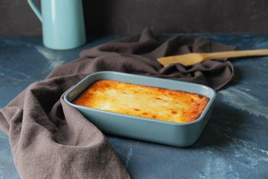 Lengvas varškės apkepas su ypatingu ingredientu: įprastas naminis desertas virs maža švente