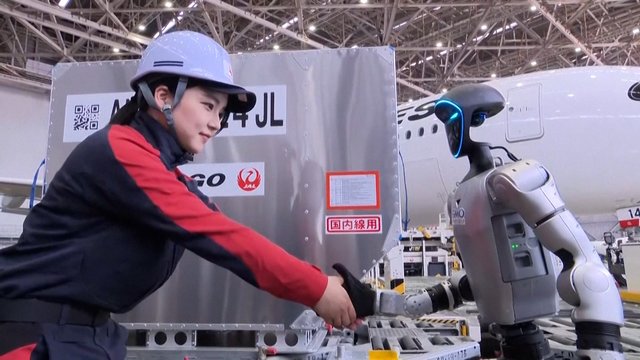 Vienas miestas netrukus taps dar modernesnis: prie bagažo tvarkytojų sutiksite humanoidinius robotus