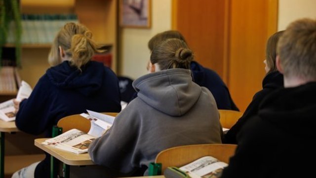 Kirtis vis keičiantiems švietimo sritį: „Sustokite reformatoriai nelaimingi“