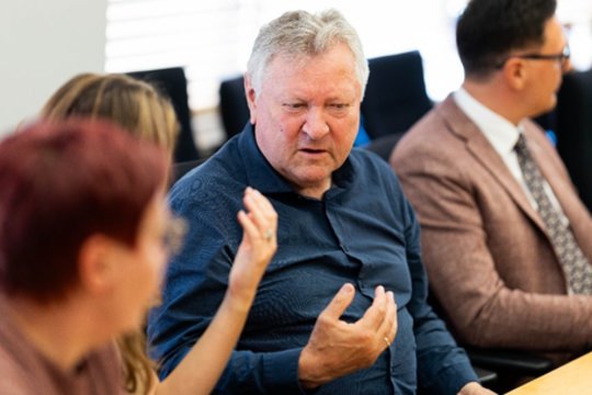 K. Starkevičiui prisipažinus dėl kyšio – kelia daugiau klausimų: tai gali būti strategija 