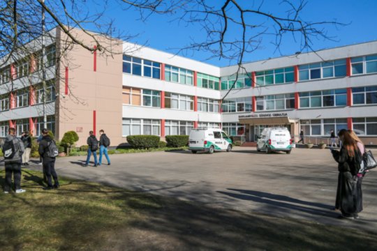 Išpuoliai mokyklose: vaiko teisių gynėjai pataria, kaip nuraminti vaikus