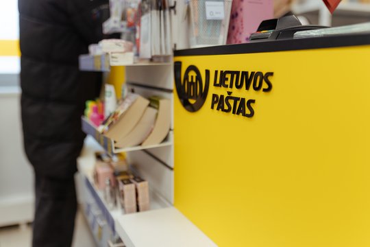 Gegužės 1-oji parduotuvėse, bankų ir pašto skyriuose: ką žinoti apie darbo laiką šventinę dieną 