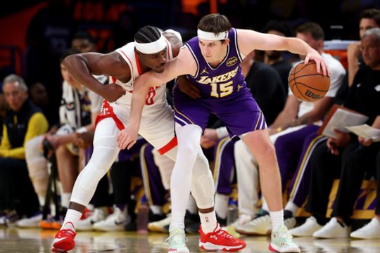 Po traumos sugrįžęs A. Reavesas nepadėjo „Lakers“ įveikti „Rockets“