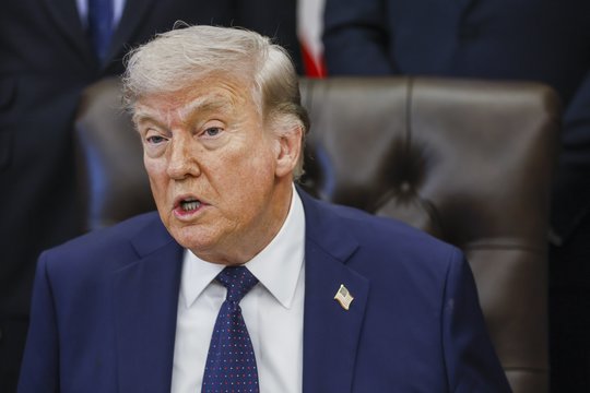 D. Trumpas paaiškino, kodėl su Iranu derasi telefonu: „Juokinga“
