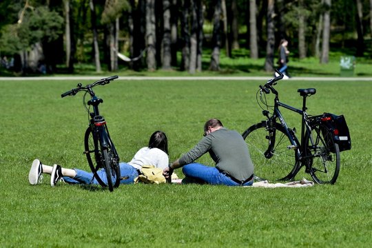 Ilgasis savaitgalis lepins saulės spinduliais: sušils iki 18 laipsnių