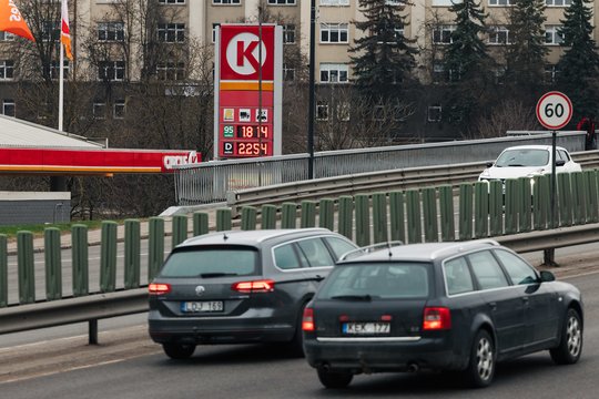 Ministras įspėja: dėl naujos tvarkos degalinės gali padidinti kainas