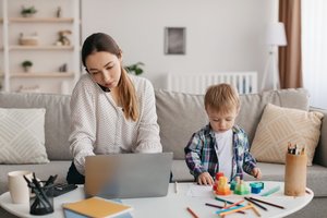 Vaikai, karjera ir DI: grėsmė ar naujos galimybės po pertraukos?