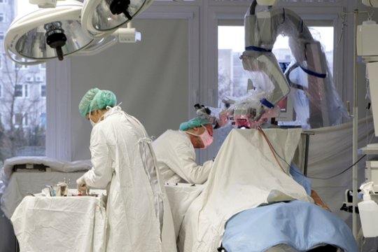  Vietoje kelionės į Dubajų – ilgi ginčai teisme: bando išsimušti pinigus iš neva aplaidžiai gydžiusių medikų