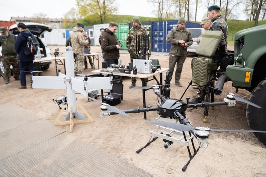 Lietuvos kariuomenės mokykloje atidaryta Bepiločių sistemų mokymo centro modulinė stovykla