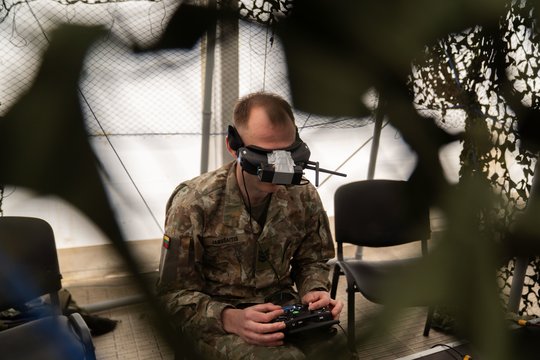 Lietuvos kariuomenės mokykloje atidaryta Bepiločių sistemų mokymo centro modulinė stovykla