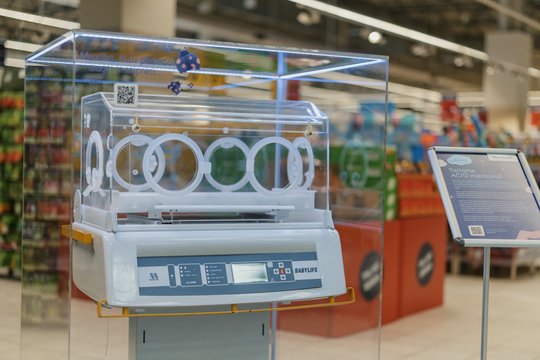 Vilniaus „Maximoje“ – pirmoji ankstukų lovelė: primenama apie paramą mažųjų kovotojų šeimoms