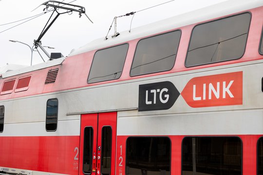 Iki pajūrio nuvykti traukiniu – misija neįmanoma: bilietų liko tik pusdienį trunkančiai kelionei