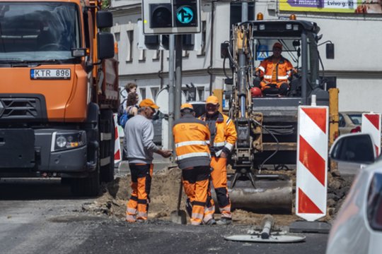 Užtruks ilgiau nei planavo: koreguoja eismo ribojimų Kalvarijų g. datas