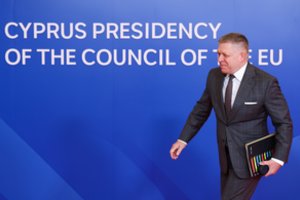 EP nariai ragina įšaldyti ES lėšas Slovakijai: baiminasi naujo V. Orbano