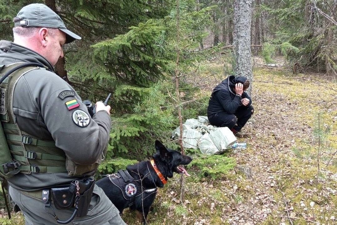 Kadaise pasieniečių sraigtasparnio įgulos iš Čepkelių raisto išgriebtas alytiškis su baltarusiškais rūkalais įkliuvo ir vėl