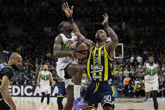 Mūšiui neužsikūręs „Žalgiris“ atsidūrė ties praraja – „Fenerbahce“ Eurolygos serijoje jau pirmauja 2:0