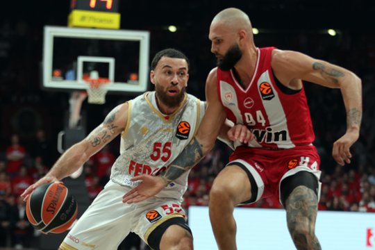 Išvarius iš aikštės M. Jamesą,  „Olympiakos“ sumalė „Monaco“ ir priartėjo prie Eurolygos finalo ketverto